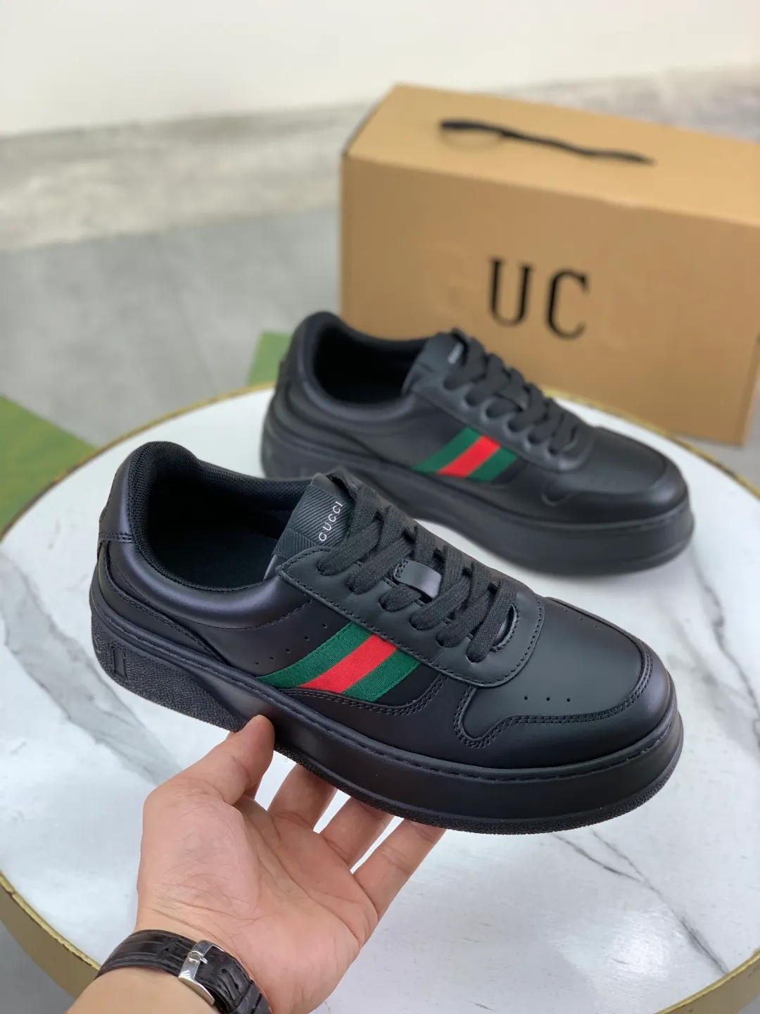 Men's shoes 💰P600 new GUCCI high version 🆕New series, 👫couple biscuit shoes, thick-soled sneakers, these are really comfortable, super light, comfortable and versatile, 👍a must-have item, this item is full of fun retro flavor. G’s new series continues to seek inspiration from daily life in other eras and incorporates the essence of current design to create refreshing designs. This sneaker is made of GG printed canvas and decorated with the classic double G monogram pattern, highlighting the profound connotation of the brand logo. GG printed embossed leather, glossy leather details, 5cm taller, instantly enhances your aura when worn! (With a complete set of packaging bags) Airplane box Size: 35-45